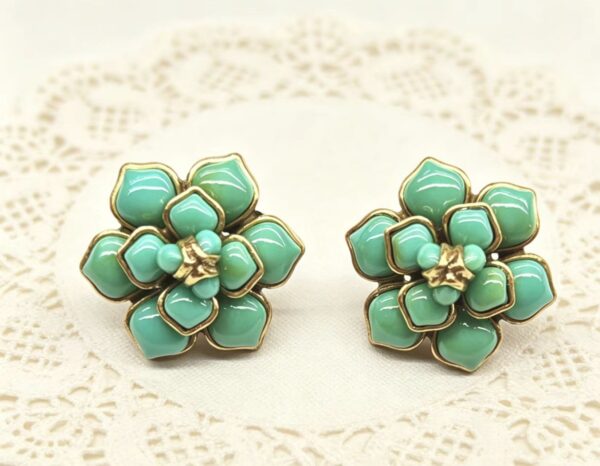 Vintage Gold-Plated Exquisite Flower Earrings