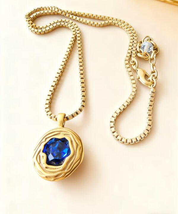 Vintage Gold-Plated Blue Crystal Pendant Necklace