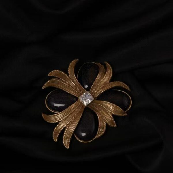 Vintage Antiqued Four-Leaf Clover Natural Stone Brooch